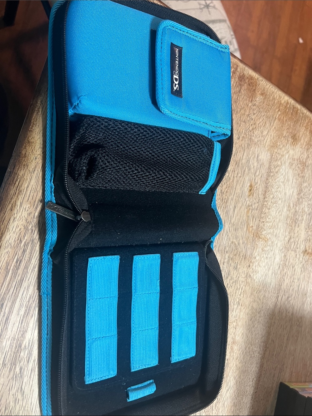 Nintendo DS Blue Zip-Up Game Case - Picture 2 of 4